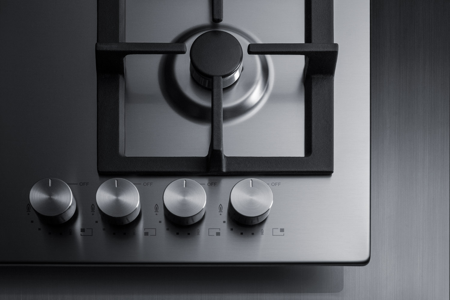 4-burner gas cooktop made in Italy with sealed burners, multiple heating outputs, a 304 grade stainless steel surface, and continuous cast iron grates for added durability